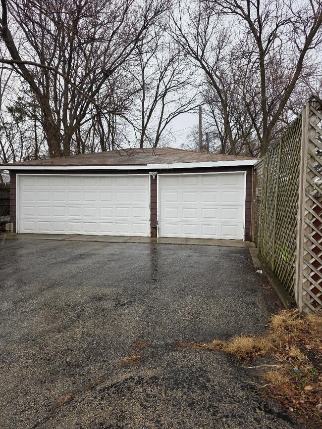 Building Photo - 2420 63rd St