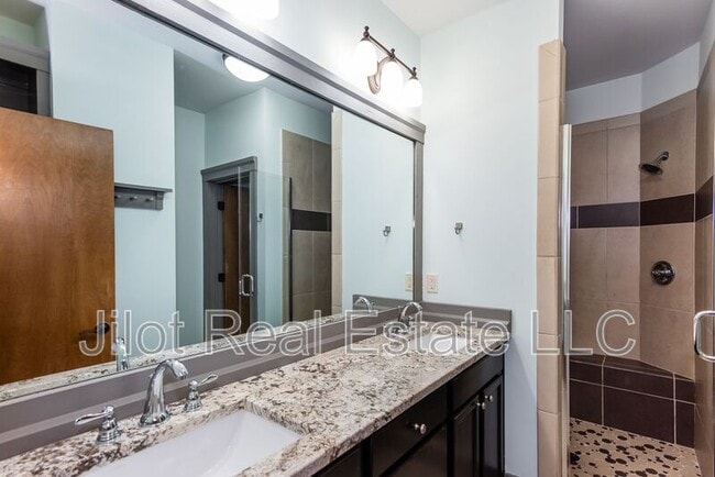 Building Photo - 1806 DeKalb Ave NE