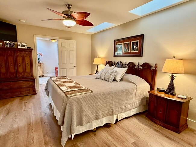 Building Photo - 205 Las Lomas