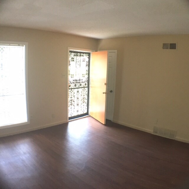 Building Photo - Lovely Home For Rent
