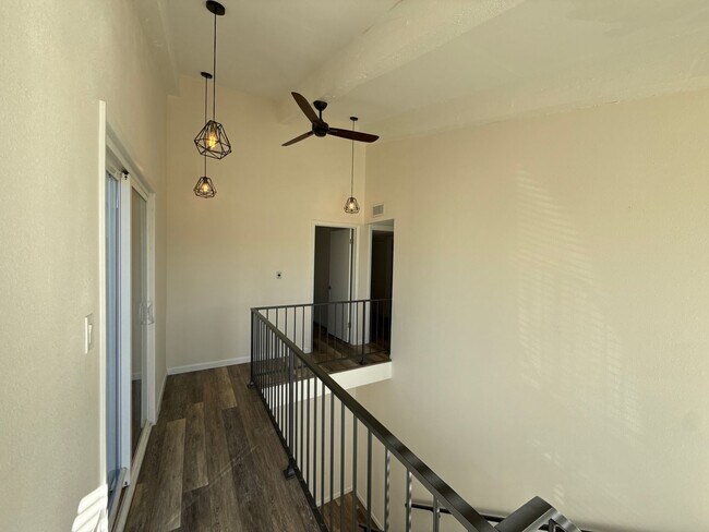 Building Photo - 1131 Tapadero Dr