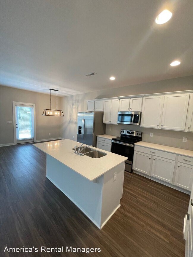 Building Photo - 4 br, 2.5 bath House - 2120 Ellsworth Loop...