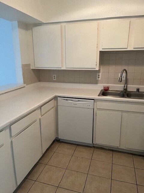 Building Photo - 6201 Ranchester Dr