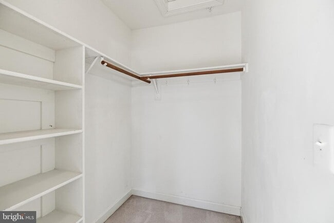 Building Photo - 1817 Fallbrook Ln