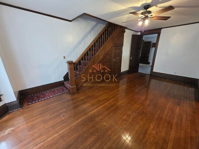 Building Photo - Well-Maintained Historic 4 BR Home Close to Campus! Lawn Mowing Included!