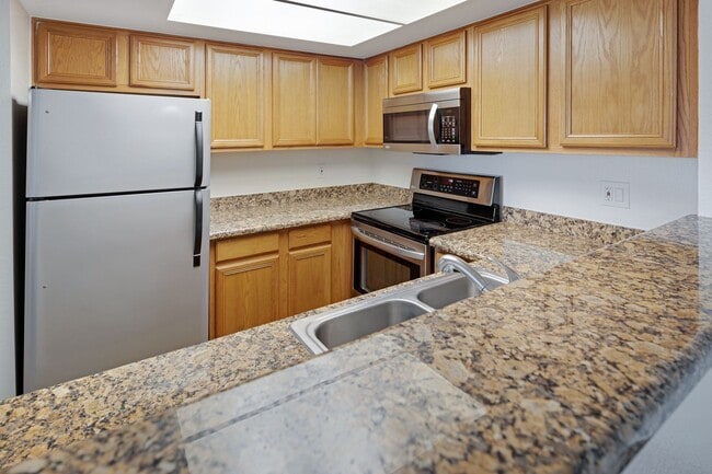 Primary Photo - Wonderful 2 bed/2 bath