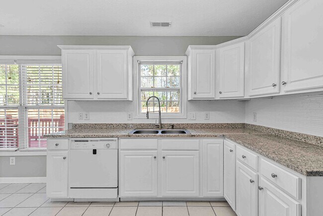 Building Photo - 302 Altavista Loop