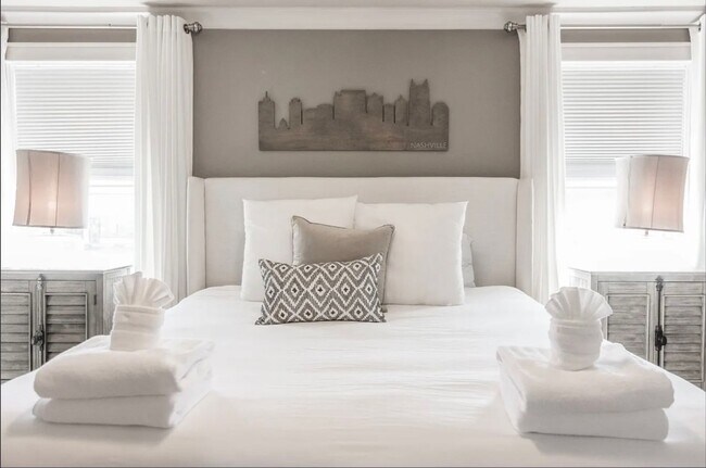 Building Photo - Belmont / Vanderbilt University Condo!!