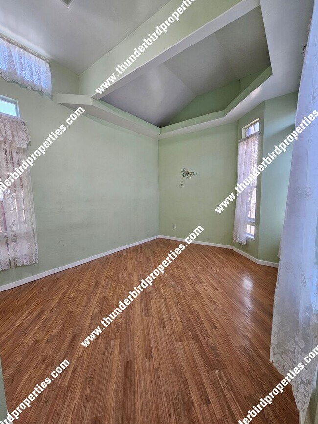 Building Photo - Lovely 3 bedroom, 2 baths in NE Heights!