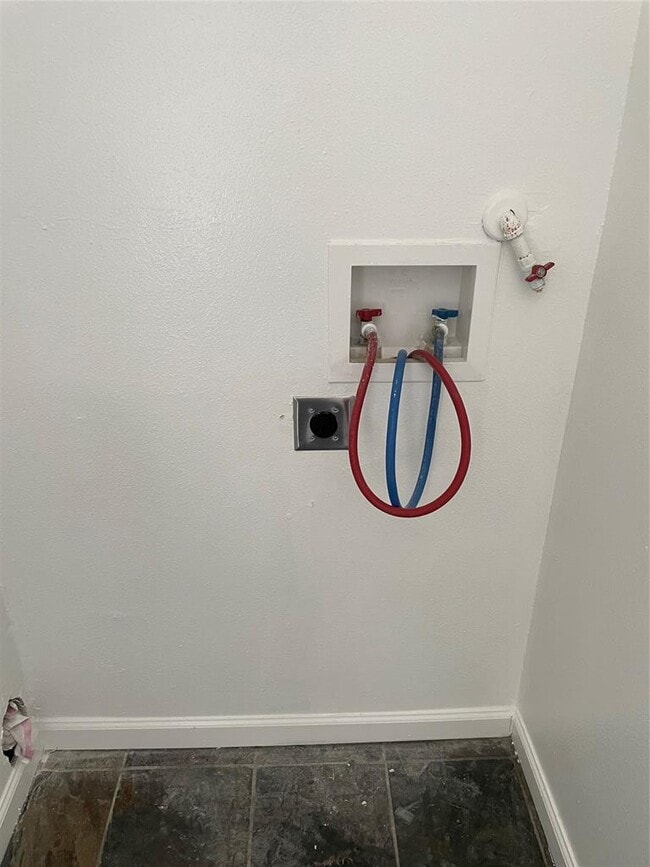 Building Photo - 2808 Lyons Rd