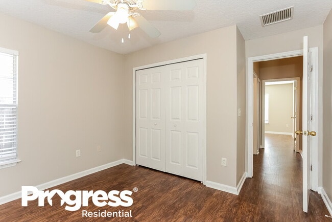Building Photo - 667 Bonaparte Dr