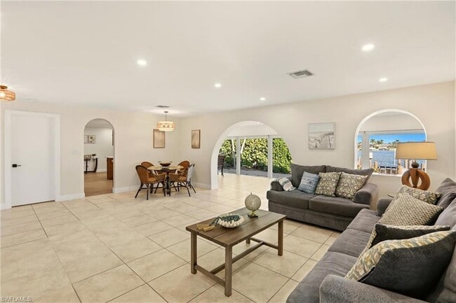 Building Photo - 339 Landmark St