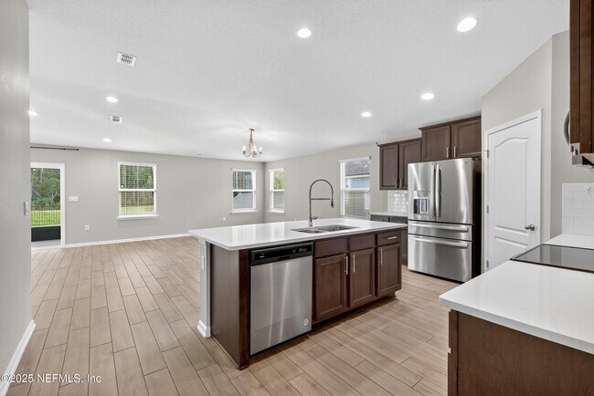 Building Photo - 66108 Edgewater Dr