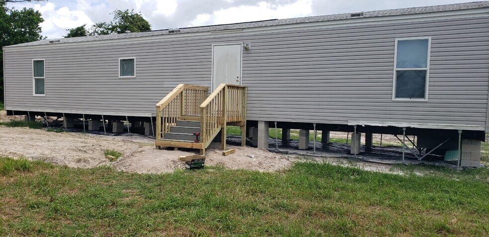 Building Photo - 17020 Meridian Blvd