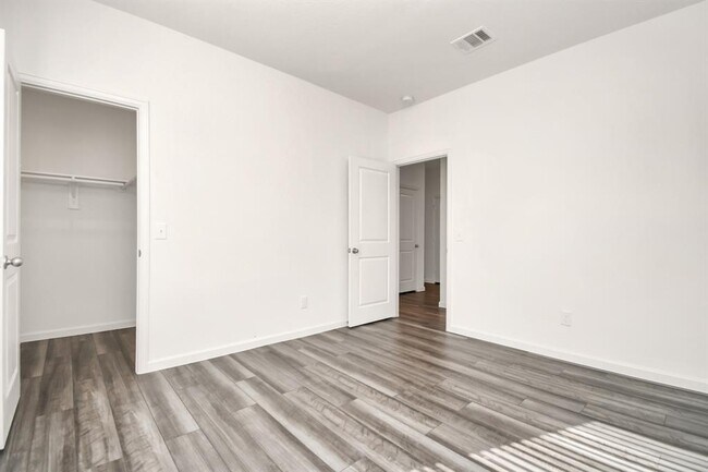 Building Photo - 7807 Royalwood Dr