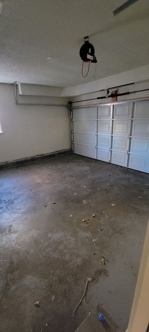 Building Photo - Beautiful Blue 3 Bed 1 Bath Home