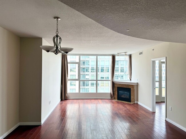 Building Photo - Pet Friendly Two Bedroom in High-Rise