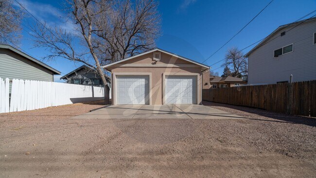 Building Photo - 1827 W Kiowa St