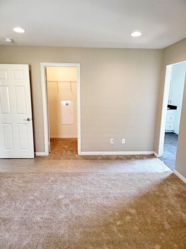 Building Photo - Otay Ranch 3 bedroom 2.5 bath 1917 sqft 2 ...