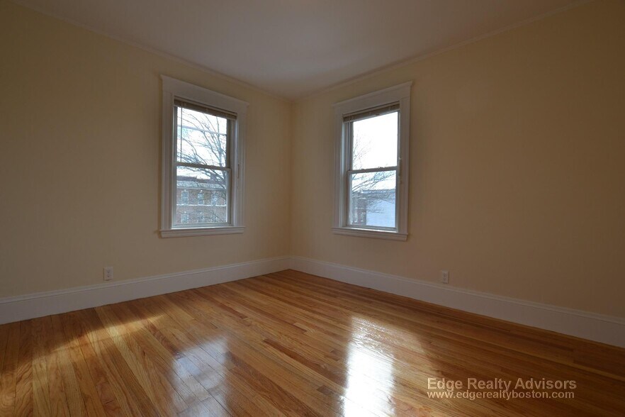 Building Photo - 20 Claymoss Rd