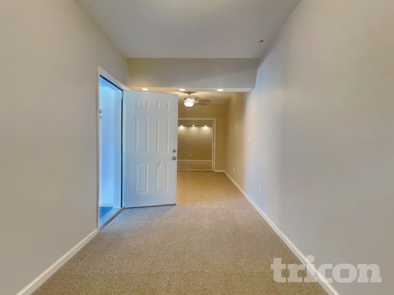 Building Photo - 222 Sawgrass Way