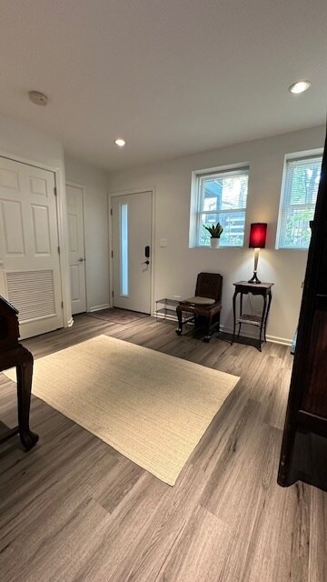 Building Photo - 2142 W Monroe St