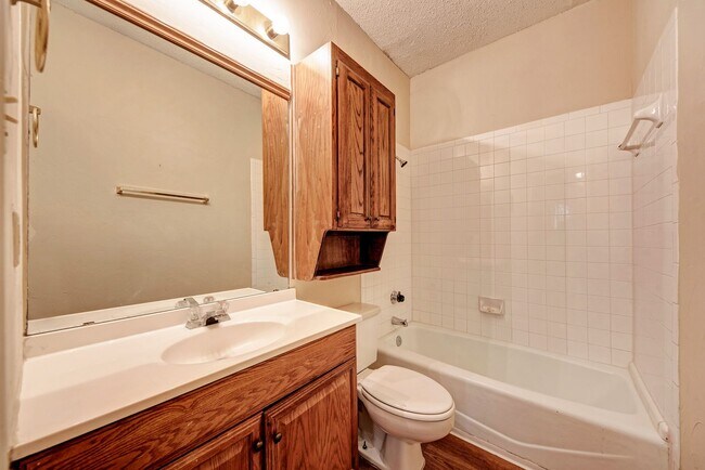 Building Photo - PRELEASE 8/15/2025 2 bed 2 bath