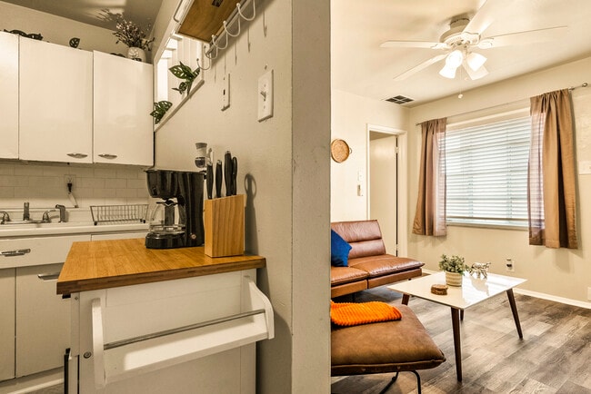 Building Photo - 3918 Thomason Ave