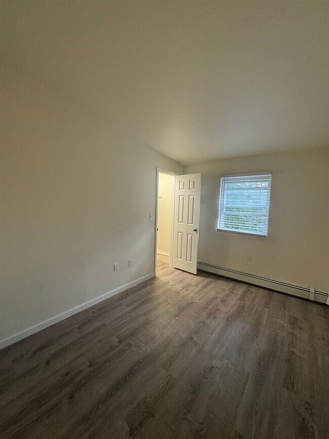 Building Photo - 386 Kennedy Dr