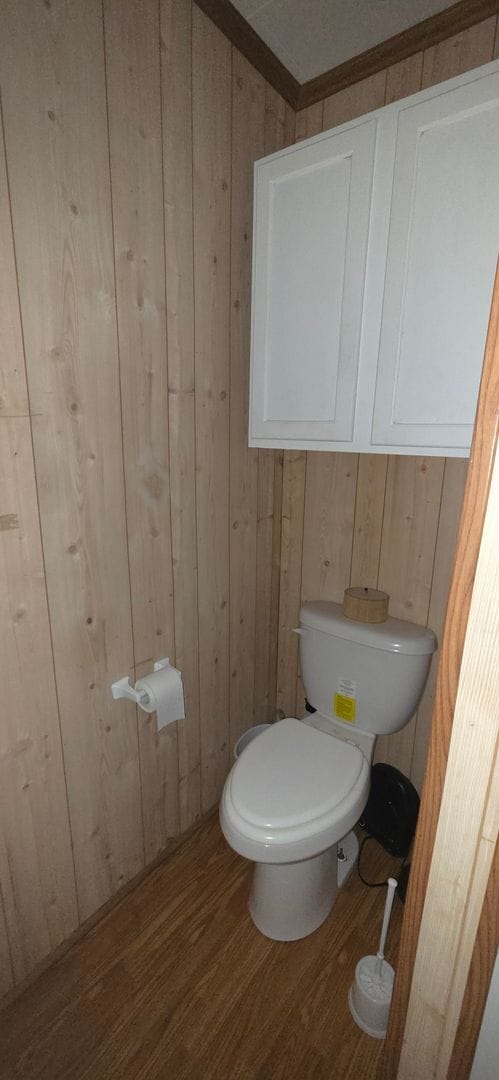 Building Photo - Tiny home with large yard