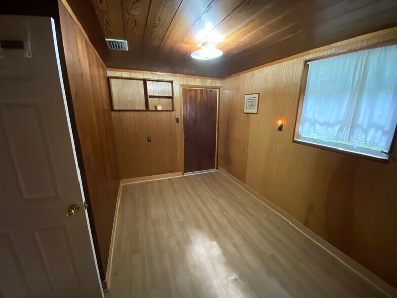 Mudroom with carport access door - 1816 Co Rd 432