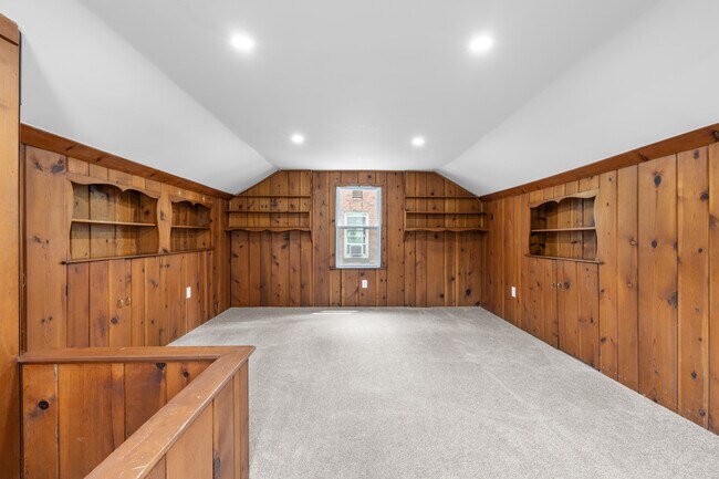 Building Photo - 1388 Vernier Rd