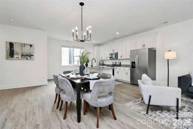 Building Photo - 1106 Ivan Dr