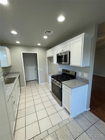 Building Photo - 8905 E 92nd Ct