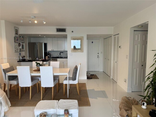 Building Photo - 770 Claughton Island Dr
