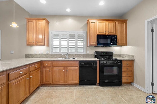 Building Photo - 2751 Sandalwood Dr