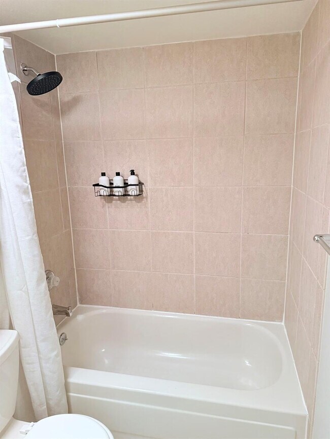 Building Photo - 6380 S Boston St