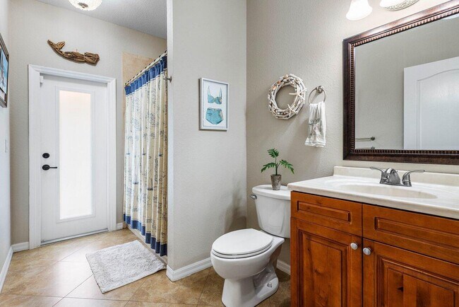 Building Photo - 2999 Dovedale Ct