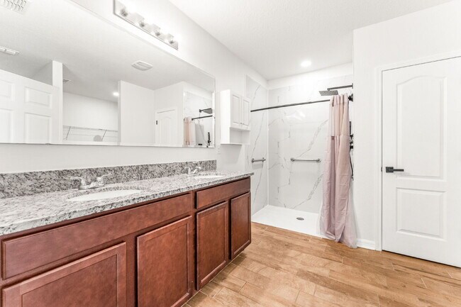 Building Photo - Charming 3 Bed, 2 Bath with Scenic Views i...