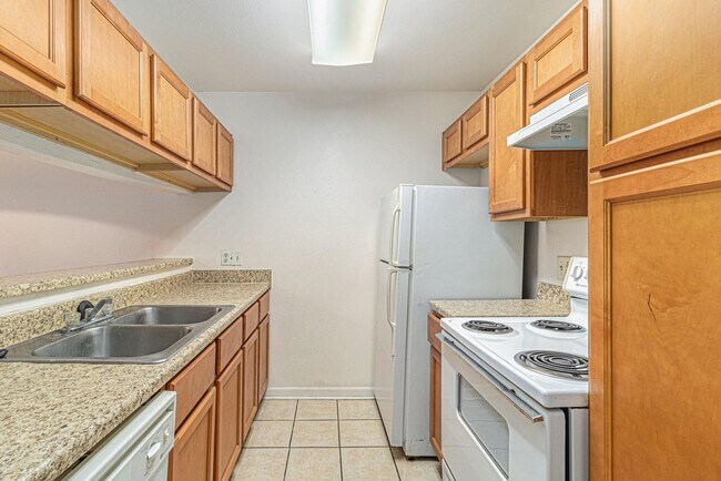 Building Photo - 3045 Walnut Bend Ln
