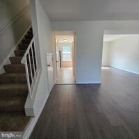 Building Photo - 404 Trefoil Pl