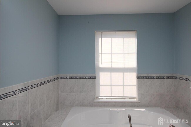 Building Photo - 9 Halstead Pl