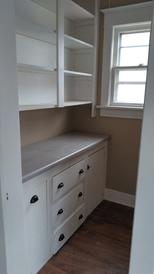 Building Photo - 145 E 14th St