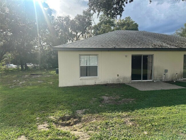 Building Photo - 809 Dennis Ave