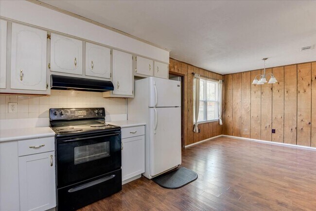 Building Photo - 3823 Fairington Dr