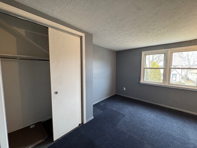 Building Photo - Comfort Meets Convenience: Beautiful 5-Bedroom Single-Family Home Family-Friendly