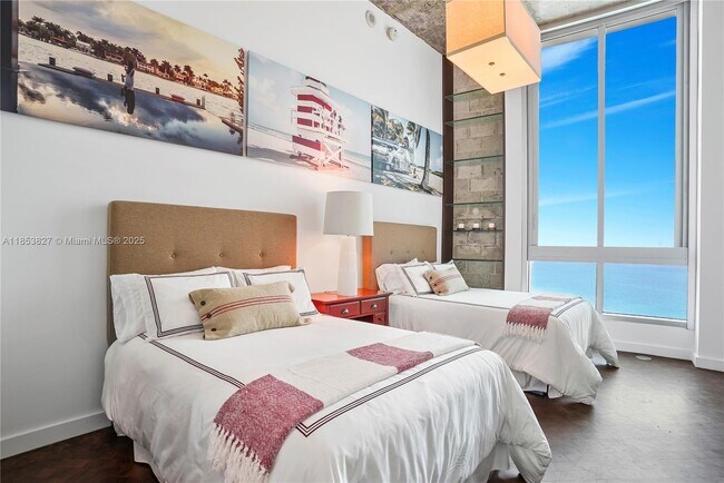 Building Photo - 5959 Collins Ave