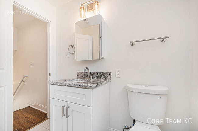 Building Photo - Renovated 2 Bed + Den Townhome in South Plaza