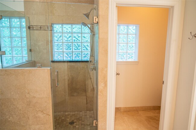 Building Photo - 2626 Blue Lake Dr