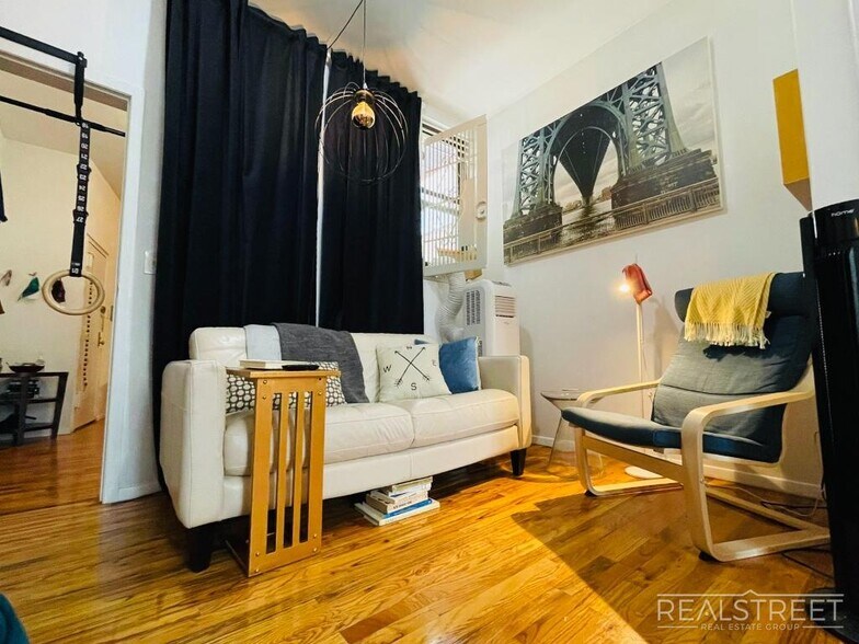 Building Photo - Newly Renovated Spacious 2BR in Heart of Park Slope
